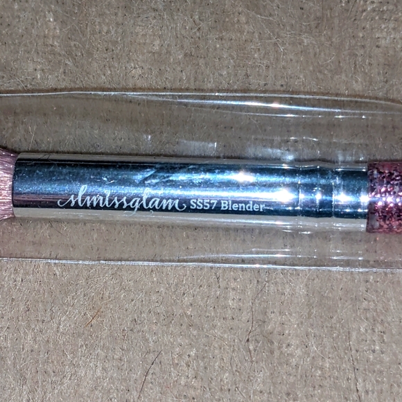 Makeup Bundle with full size pallet - Picture 4 of 5